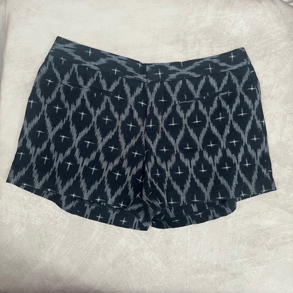 GAP Pants - Gap 100%‎ Cotton Ikat Shorts Womens Size 0 Black White Casual Summer Boho